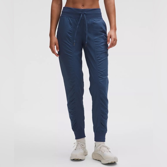 Lululemon - Dance Studio Jogger - Sz 4 - Picture 1 of 6